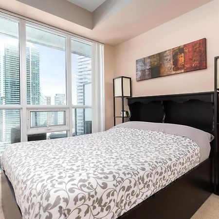 Across From The Cn Tower, Metro Toronto Convention Centre And Rogers Centre In Downtown Toronto Core Apartman Kültér fotó