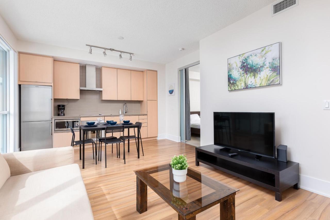 Across From The Cn Tower, Metro Toronto Convention Centre And Rogers Centre In Downtown Toronto Core Apartman Kültér fotó