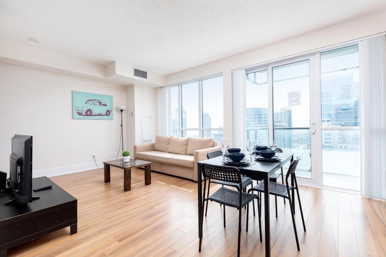 Across From The Cn Tower, Metro Toronto Convention Centre And Rogers Centre In Downtown Toronto Core Apartman Kültér fotó