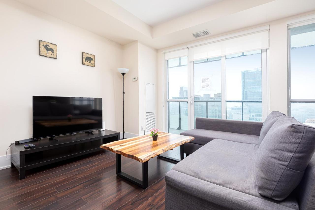 Across From The Cn Tower, Metro Toronto Convention Centre And Rogers Centre In Downtown Toronto Core Apartman Kültér fotó