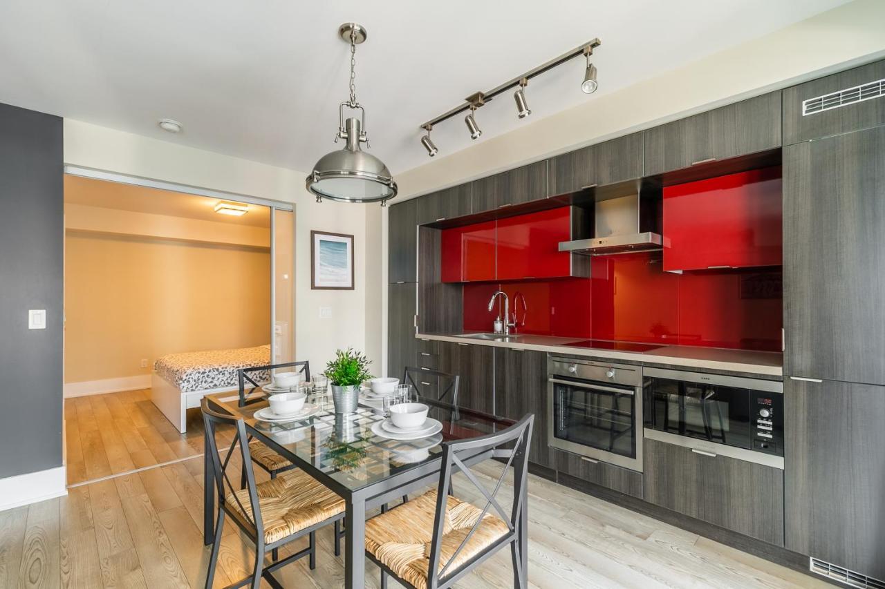 Across From The Cn Tower, Metro Toronto Convention Centre And Rogers Centre In Downtown Toronto Core Apartman Kültér fotó