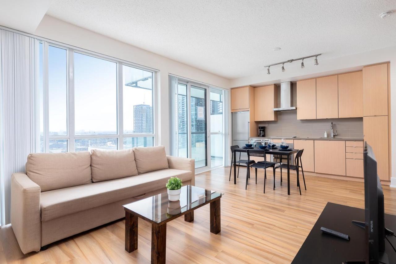 Across From The Cn Tower, Metro Toronto Convention Centre And Rogers Centre In Downtown Toronto Core Apartman Kültér fotó