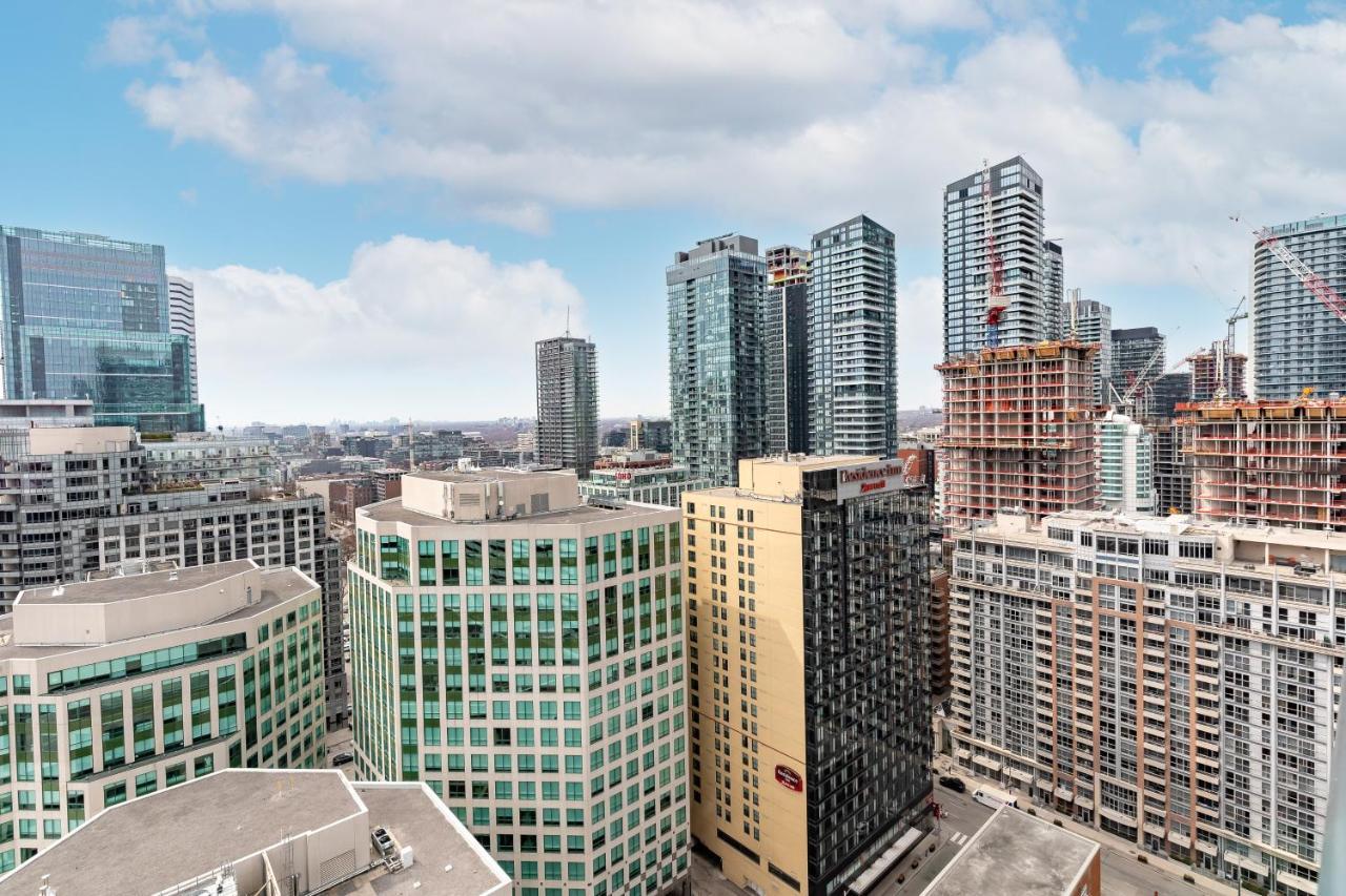 Across From The Cn Tower, Metro Toronto Convention Centre And Rogers Centre In Downtown Toronto Core Apartman Kültér fotó