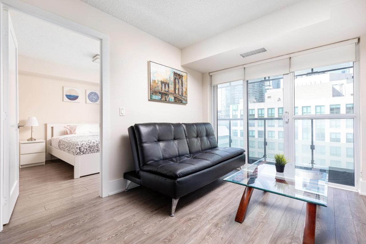 Across From The Cn Tower, Metro Toronto Convention Centre And Rogers Centre In Downtown Toronto Core Apartman Kültér fotó