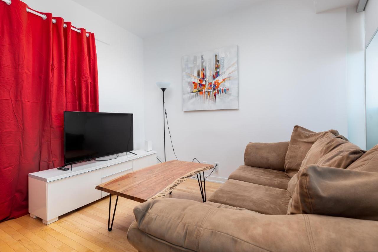 Across From The Cn Tower, Metro Toronto Convention Centre And Rogers Centre In Downtown Toronto Core Apartman Kültér fotó