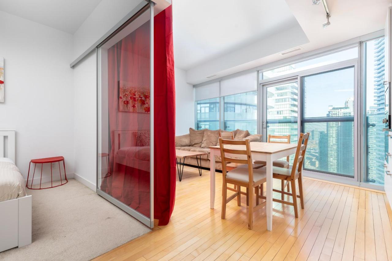 Across From The Cn Tower, Metro Toronto Convention Centre And Rogers Centre In Downtown Toronto Core Apartman Kültér fotó