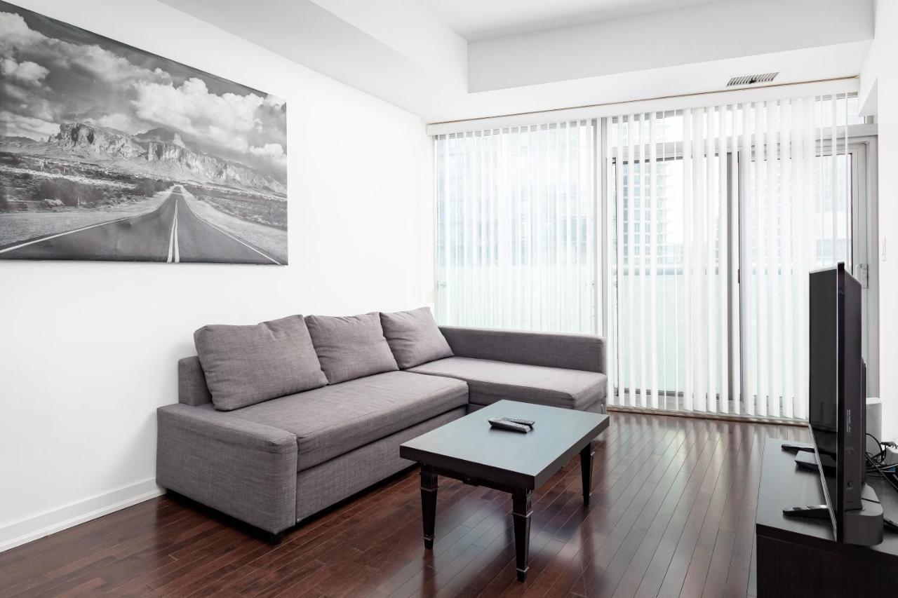 Across From The Cn Tower, Metro Toronto Convention Centre And Rogers Centre In Downtown Toronto Core Apartman Kültér fotó