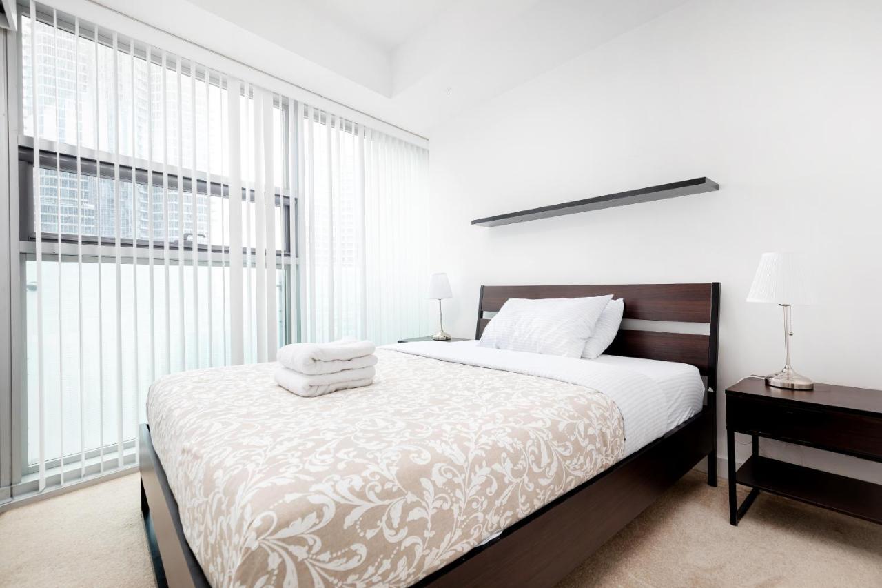 Across From The Cn Tower, Metro Toronto Convention Centre And Rogers Centre In Downtown Toronto Core Apartman Kültér fotó