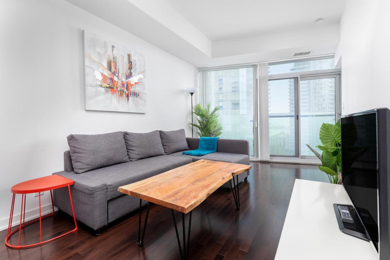 Across From The Cn Tower, Metro Toronto Convention Centre And Rogers Centre In Downtown Toronto Core Apartman Kültér fotó