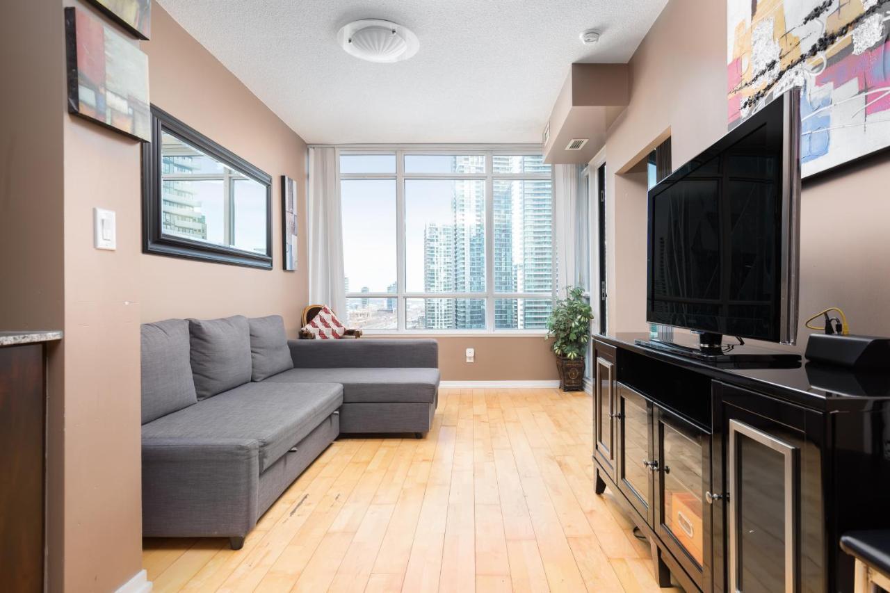 Across From The Cn Tower, Metro Toronto Convention Centre And Rogers Centre In Downtown Toronto Core Apartman Kültér fotó