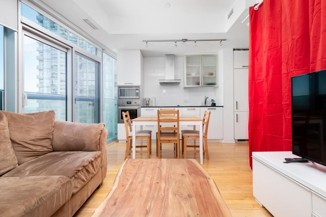 Across From The Cn Tower, Metro Toronto Convention Centre And Rogers Centre In Downtown Toronto Core Apartman Kültér fotó