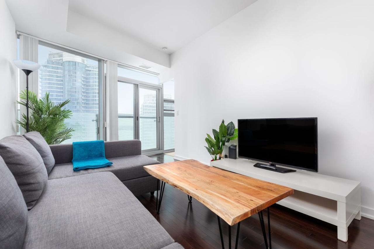 Across From The Cn Tower, Metro Toronto Convention Centre And Rogers Centre In Downtown Toronto Core Apartman Kültér fotó