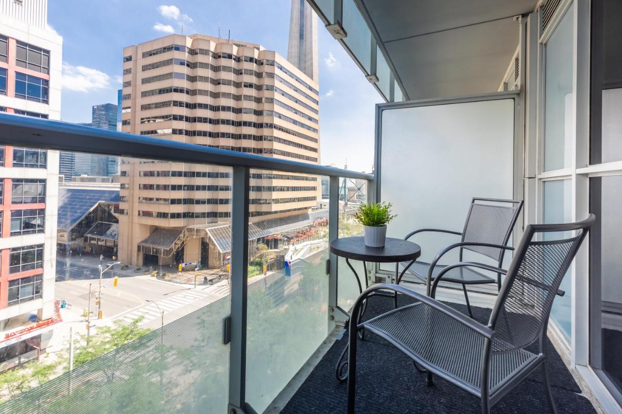 Across From The Cn Tower, Metro Toronto Convention Centre And Rogers Centre In Downtown Toronto Core Apartman Kültér fotó
