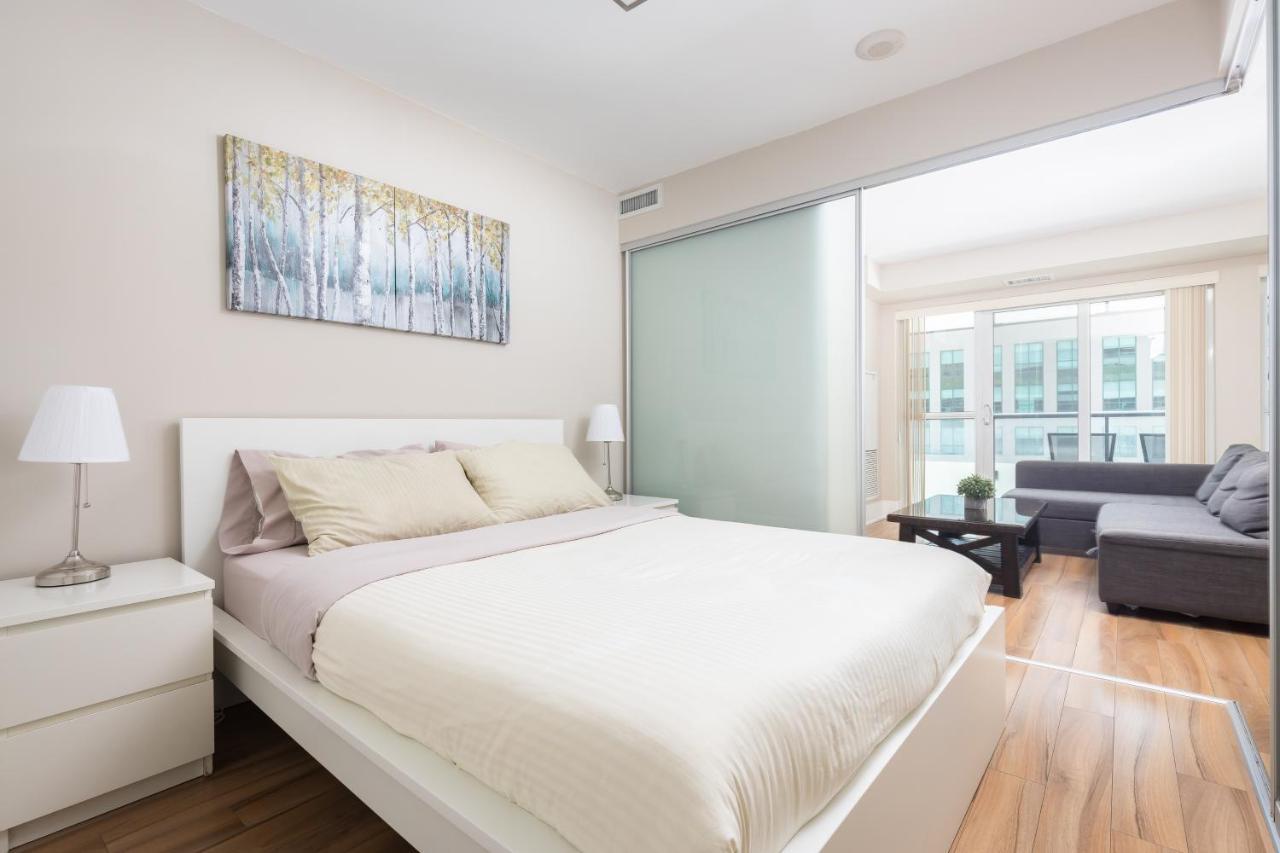 Across From The Cn Tower, Metro Toronto Convention Centre And Rogers Centre In Downtown Toronto Core Apartman Kültér fotó