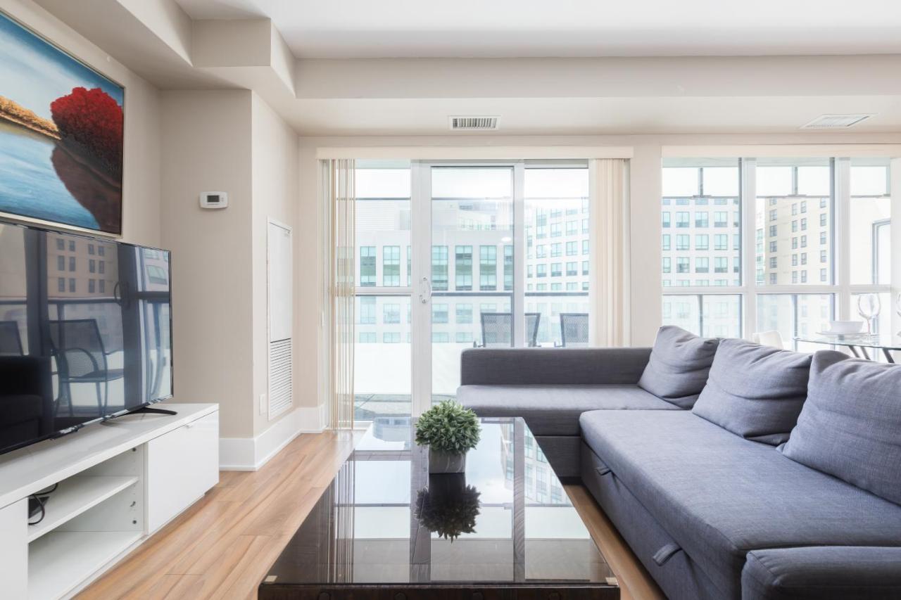 Across From The Cn Tower, Metro Toronto Convention Centre And Rogers Centre In Downtown Toronto Core Apartman Kültér fotó