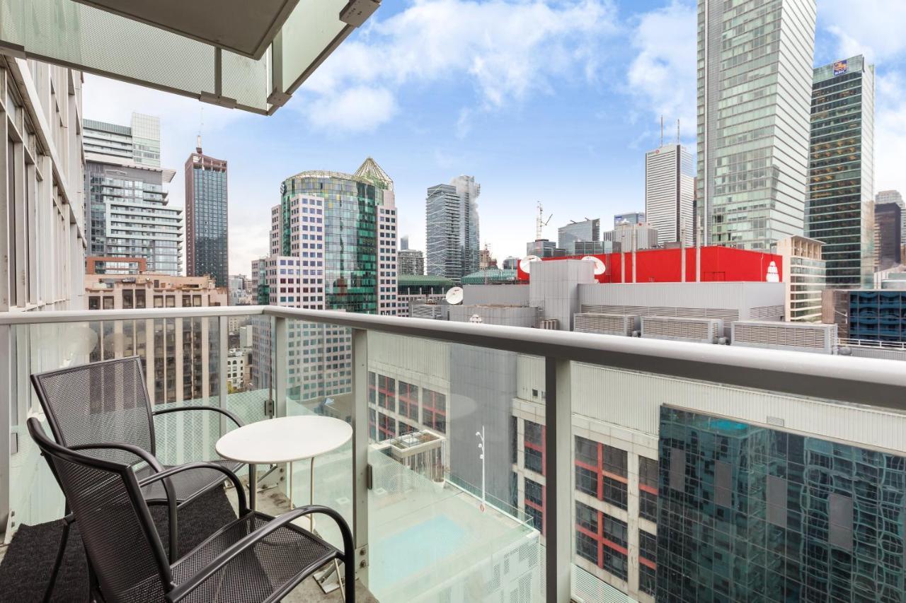 Across From The Cn Tower, Metro Toronto Convention Centre And Rogers Centre In Downtown Toronto Core Apartman Kültér fotó