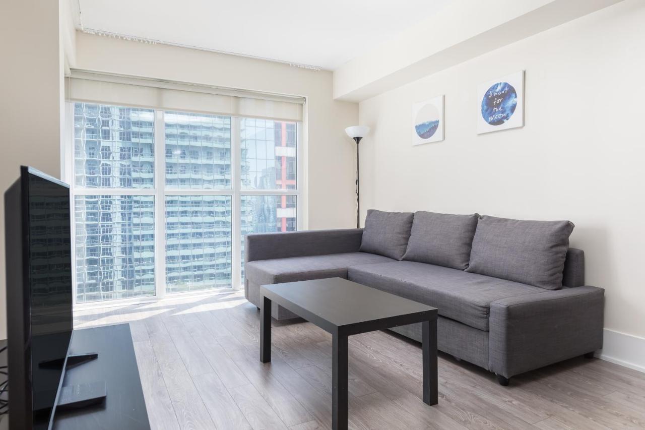 Across From The Cn Tower, Metro Toronto Convention Centre And Rogers Centre In Downtown Toronto Core Apartman Kültér fotó