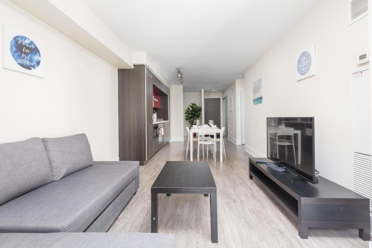 Across From The Cn Tower, Metro Toronto Convention Centre And Rogers Centre In Downtown Toronto Core Apartman Kültér fotó