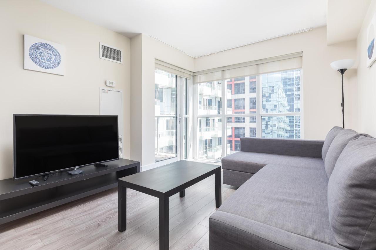 Across From The Cn Tower, Metro Toronto Convention Centre And Rogers Centre In Downtown Toronto Core Apartman Kültér fotó