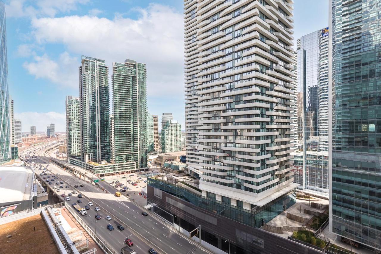 Across From The Cn Tower, Metro Toronto Convention Centre And Rogers Centre In Downtown Toronto Core Apartman Kültér fotó