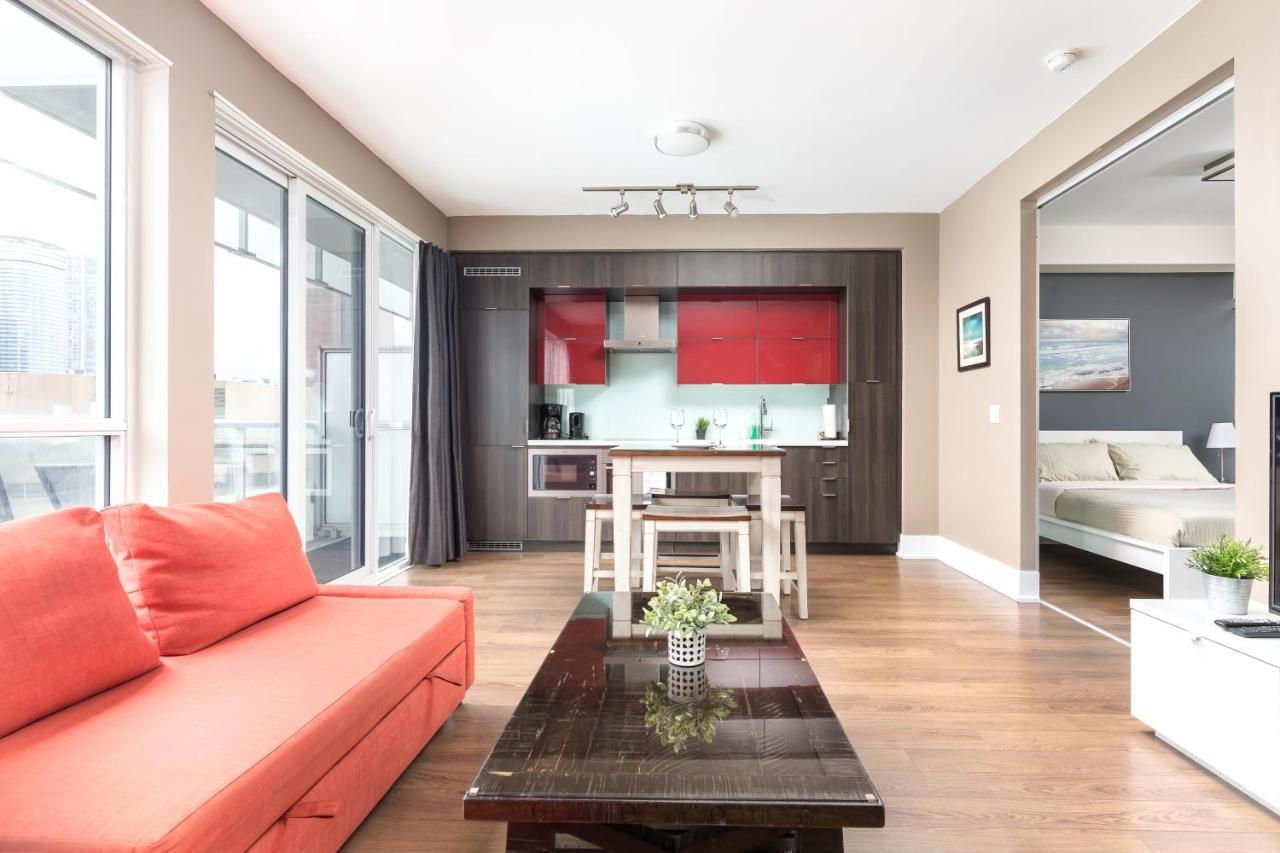 Across From The Cn Tower, Metro Toronto Convention Centre And Rogers Centre In Downtown Toronto Core Apartman Kültér fotó